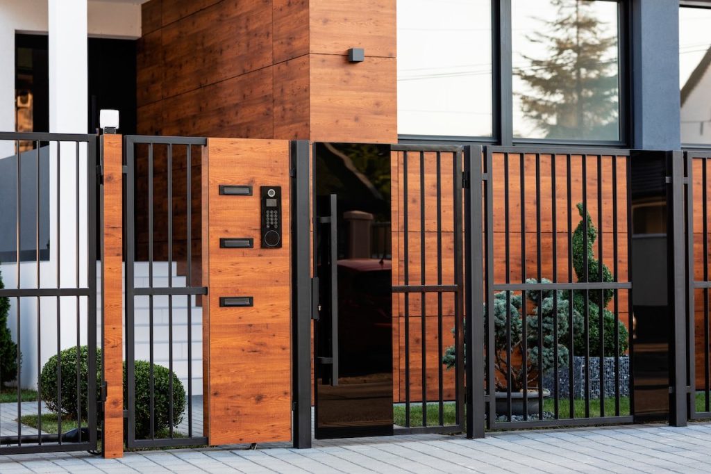Stahlzaun oder Aluminiumzaun – welches Material ist die bessere Wahl?